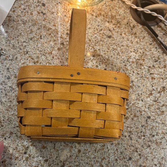 Longaberger Woven Salt and Pepper shaker Basket with Handle and Liner - Picture 4 of 5